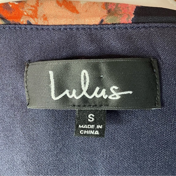 Lulus Women’s Shifting Dears Blue Floral Slit Sleeves Mini Shift Dress Small - Picture 8 of 11